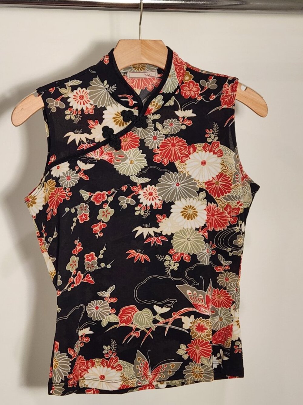 Floral Mandarin Collar Sleeveless Top - Black/Red